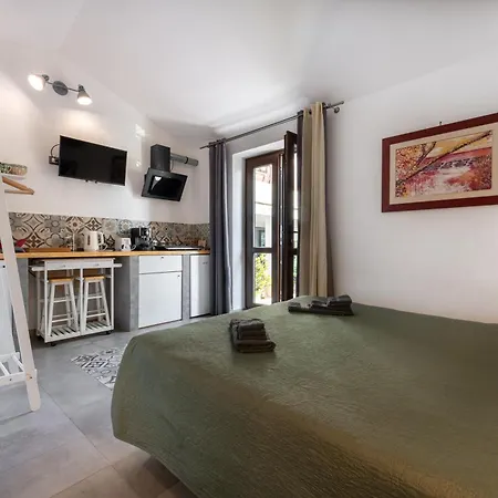 Apartman Sa Domu De Jana *